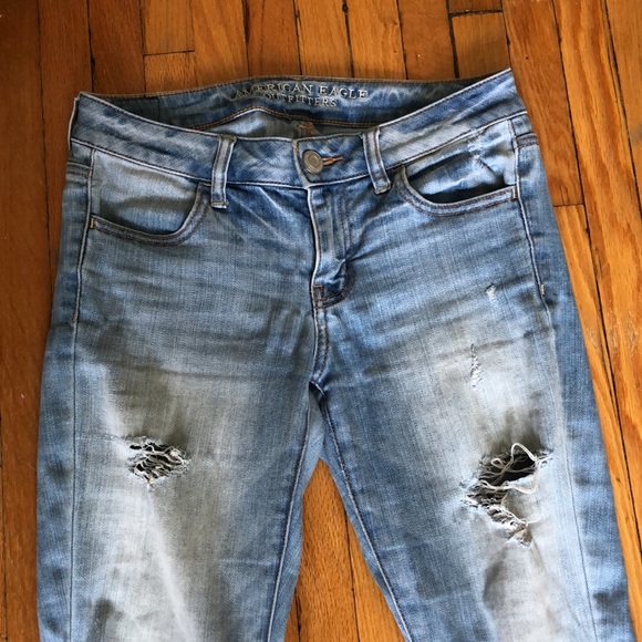 American Eagle light wash distressed jeans - Picture 2 of 4
